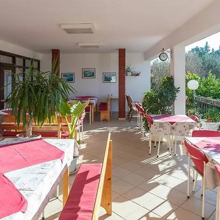 Tinka, No 10 3* Starigrad Paklenica